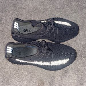 SIZE 10.5 MENS YEEZY BLACK CINDER BRAND NEW JUST OUT THE BOX